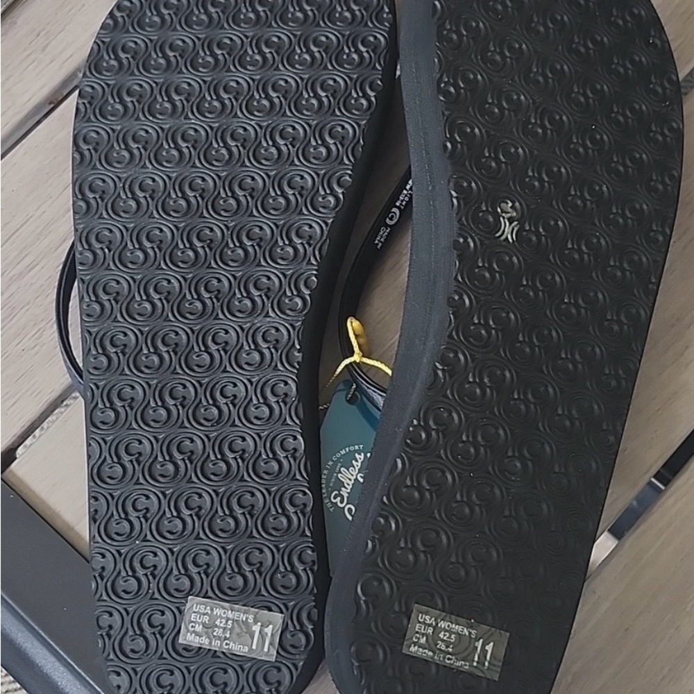 Cobian Women’s Black Slim Strap Flip Flop Sandals - Picture 4 of 7